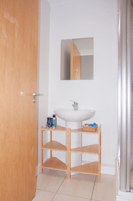 2 Bed 2 Bath Apartment With Canal View Дублин Экстерьер фото