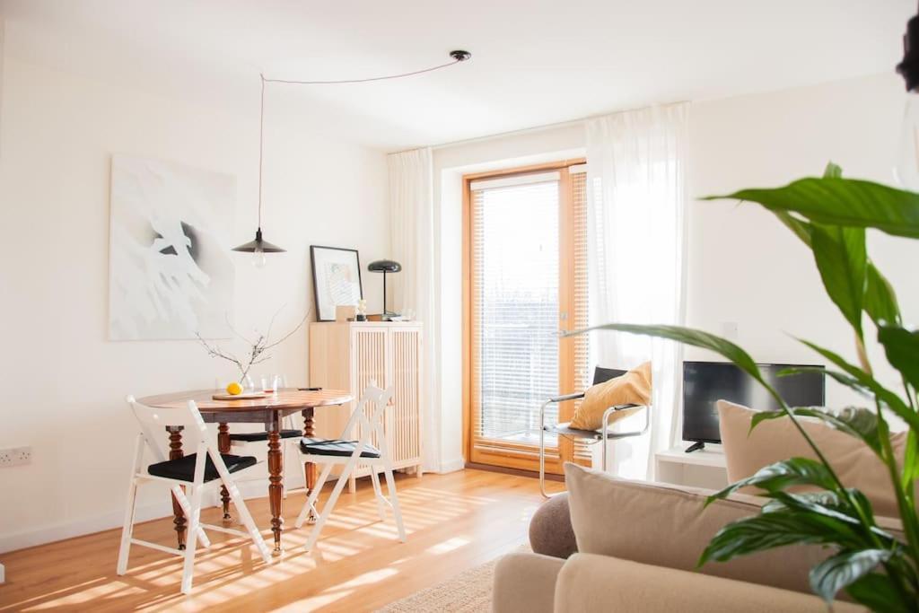 2 Bed 2 Bath Apartment With Canal View Дублин Экстерьер фото